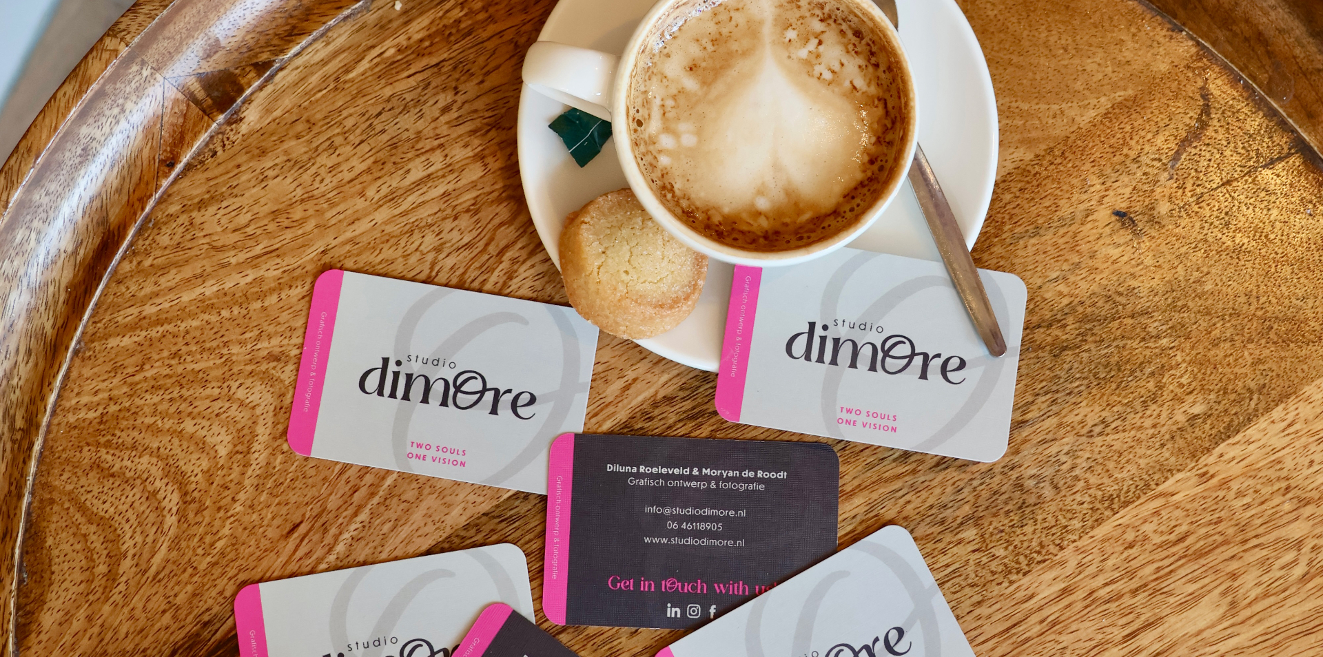 Koffie met visitekaartjes Studio Dimore